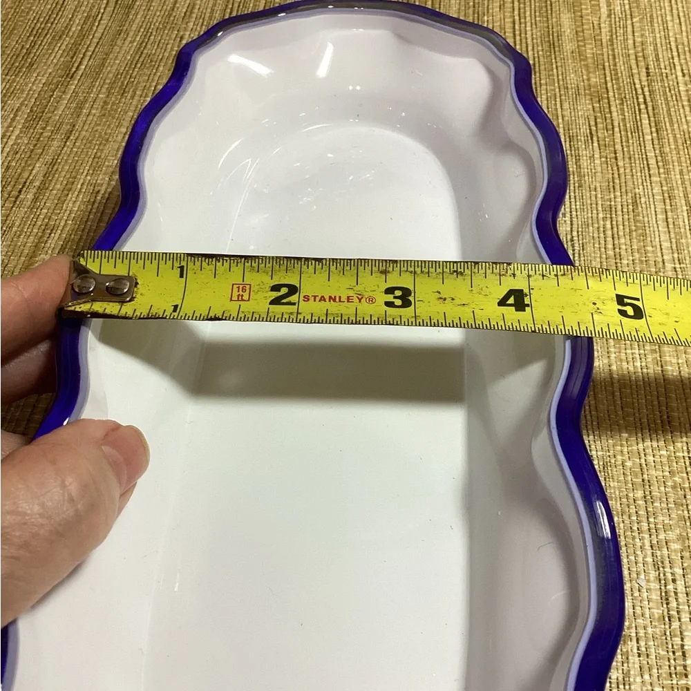 White and Blue Melamine Scalloped Serving Dishes Banana Split Bowls